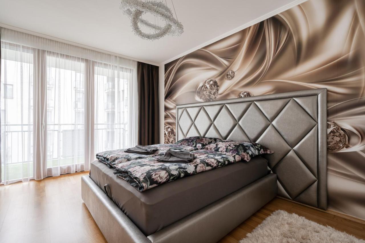 Penthouse Three Bedrooms, Three Balconies Apartment With Free Parking In Kiraly Street Budapeszt Zewnętrze zdjęcie