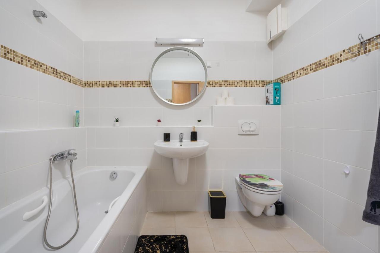 Penthouse Three Bedrooms, Three Balconies Apartment With Free Parking In Kiraly Street Budapeszt Zewnętrze zdjęcie