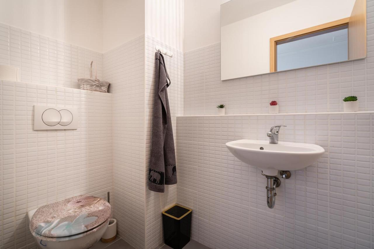 Penthouse Three Bedrooms, Three Balconies Apartment With Free Parking In Kiraly Street Budapeszt Zewnętrze zdjęcie