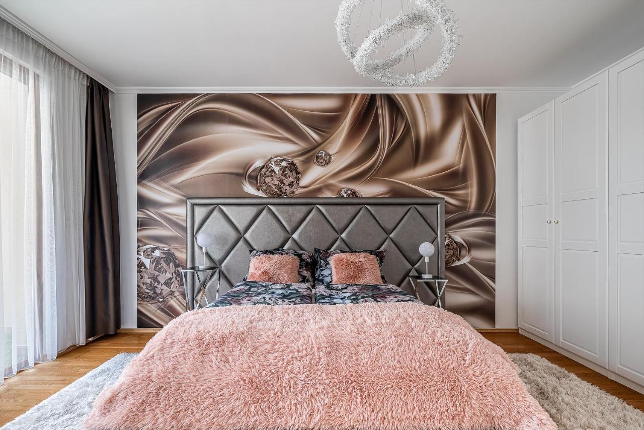 Penthouse Three Bedrooms, Three Balconies Apartment With Free Parking In Kiraly Street Budapeszt Zewnętrze zdjęcie