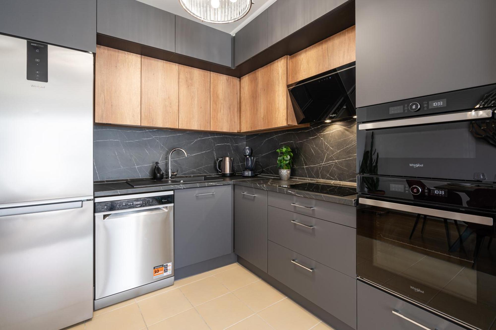 Penthouse Three Bedrooms, Three Balconies Apartment With Free Parking In Kiraly Street Budapeszt Zewnętrze zdjęcie
